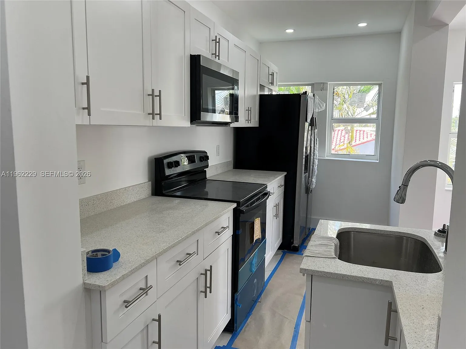 Hollywood South Side Add — Photo 3