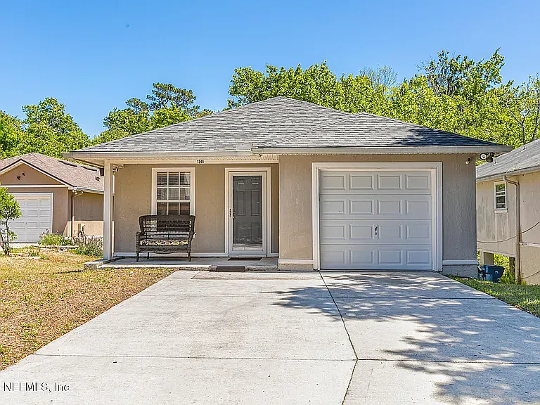3 bed, 1155 sqft, $2,000 — Photo 3