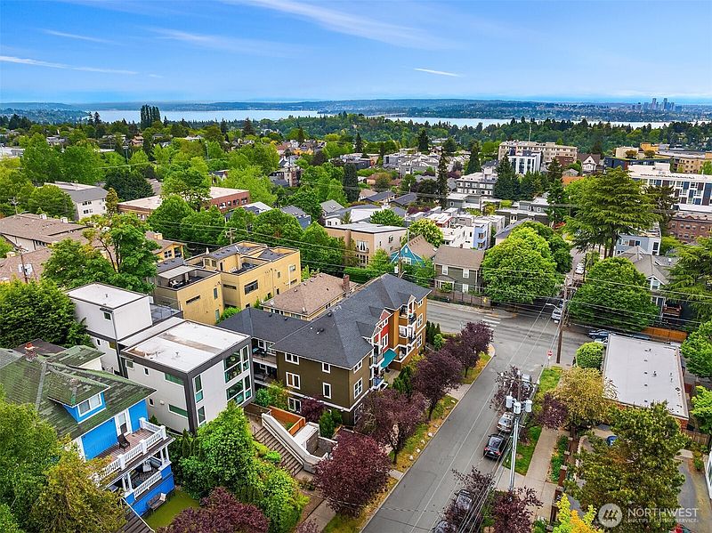 3rd image of 1814 E Denny Way