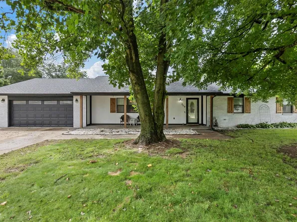 209 Foust Dr, Sikeston, MO 63801