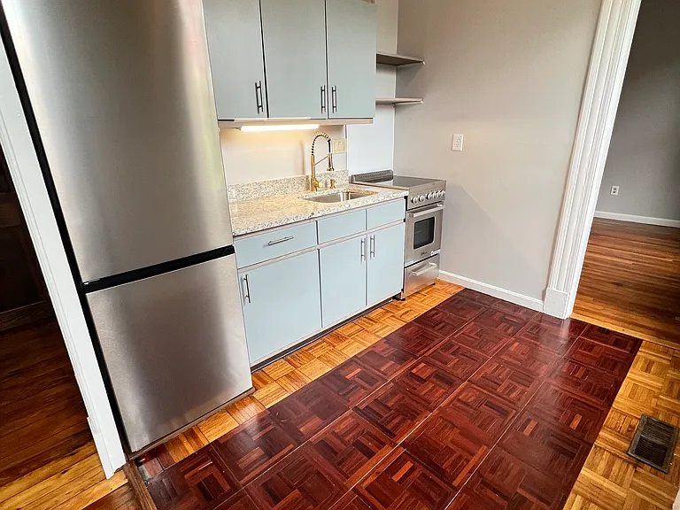 5 Whitman Court Sodo Brownstone Neighborhood #1C — Photo 15