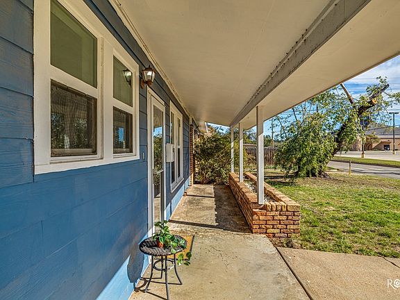 4th image of 3014 Sac Ave