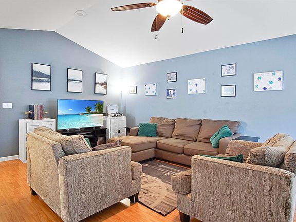 4th image of 332 Chastain Ln