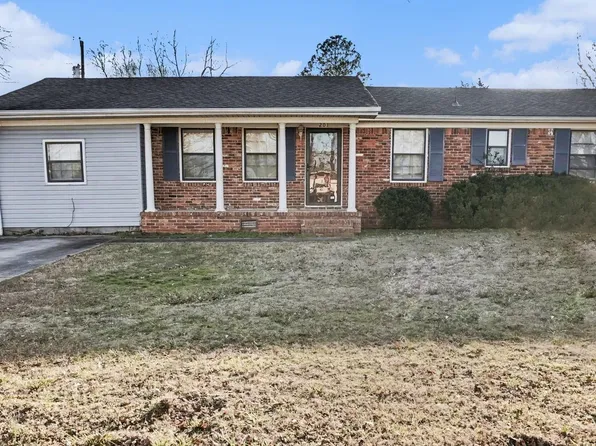 201 Larkwood Dr SW, Decatur, AL 35601