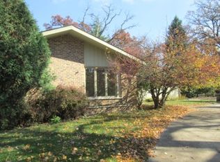 625 Hawthorne Ln, Carpentersville, IL 60110