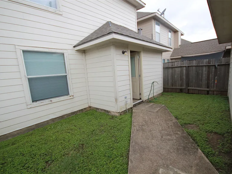6418 Mountain Pines Ln — Photo 33