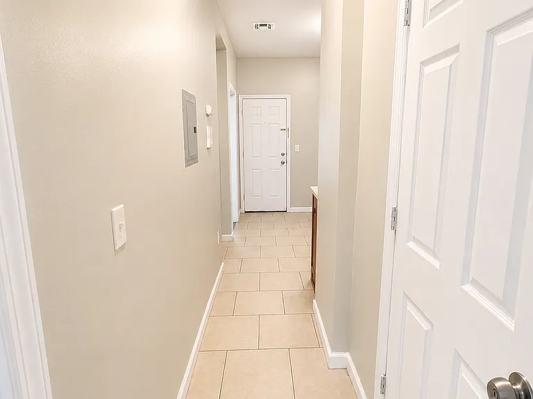 379 Hawthorne Ave #3 — Photo 17