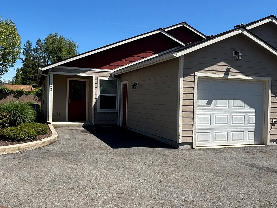 1427 Playford Ln