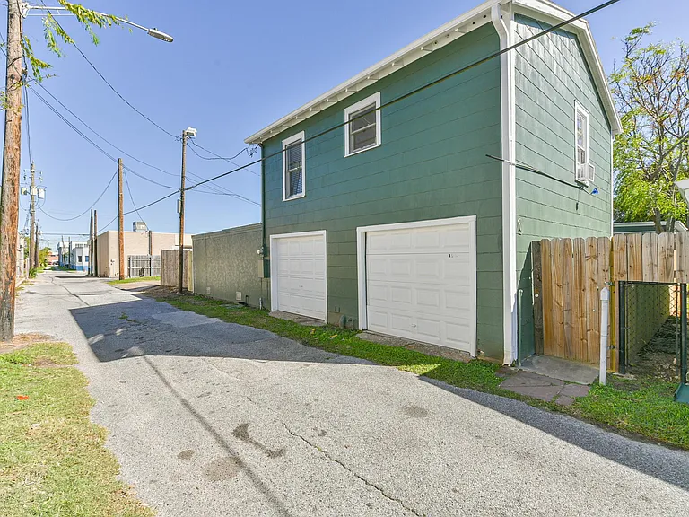 4518 Avenue P — Photo 25