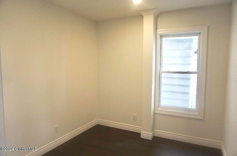 4th image of 939 Dean Street