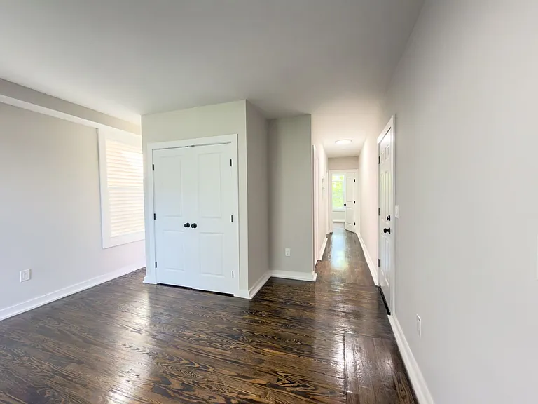 560 Howard Ave — Photo 33