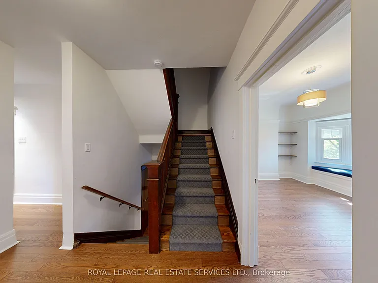 130A Westminster Ave #UPPER LEVEL — Photo 8