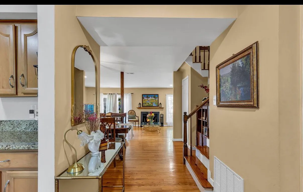 3 bed, 1543 sqft, $3,700 — Photo 2