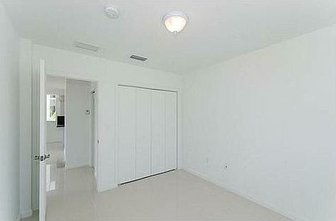 5th image of 1975 Calais Dr APT 4