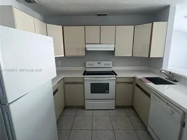 313 SE 3rd Ave #313, Hallandale, FL 33009