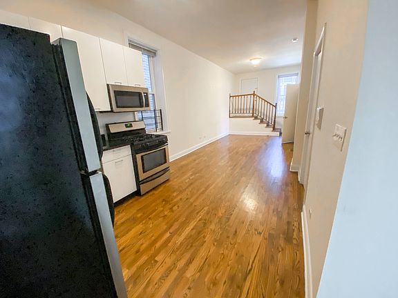 2nd image of 2102 N Hoyne Ave APT 1R