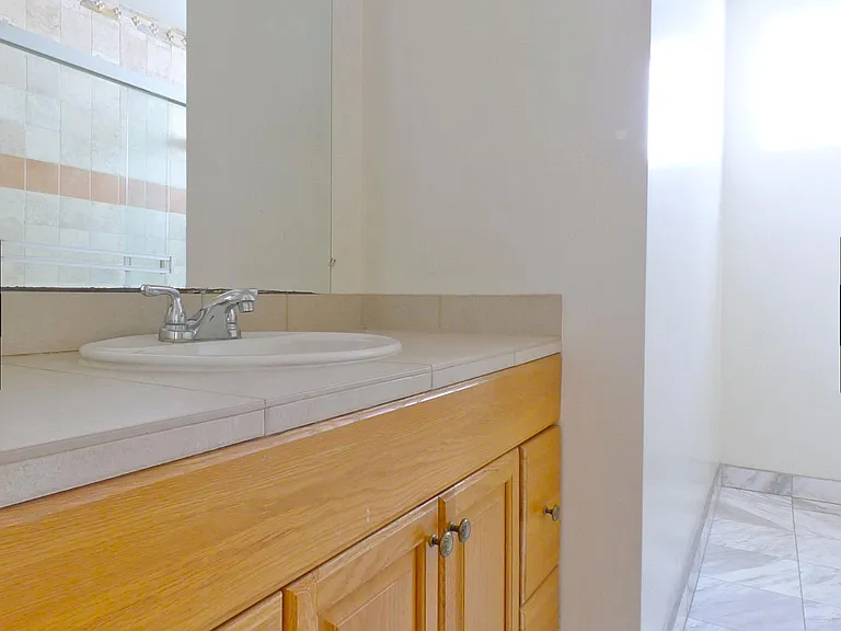 923 6th St #6 — Photo 5