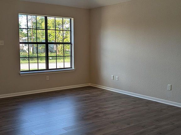 4th image of 202 Castellon Ct #A