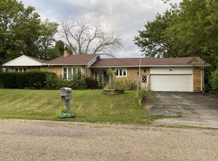 5 Green St, Fisher, IL 61843