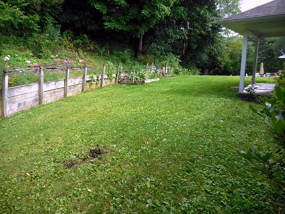 4th image of 8 Arbutus Ln
