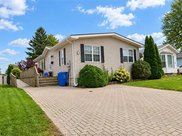 62 Malden Hill Dr, Amherstburg, ON N9V 3E1