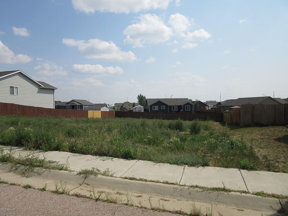 2nd image of 1306 Estes Ln
