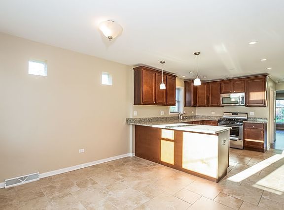 5th image of 10031 S Kostner Ave