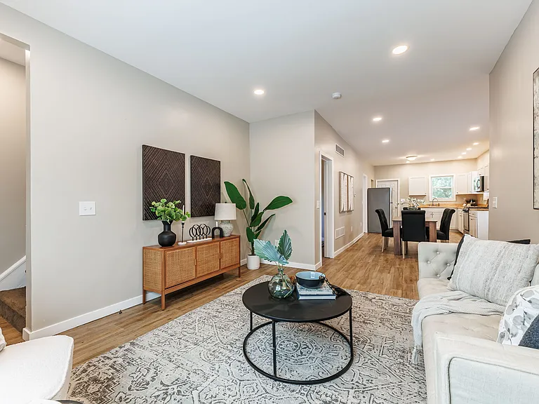 1239 S Plymouth Ave — Photo 4