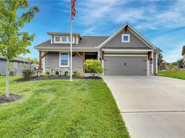31405 W 83rd Cir, De Soto, KS 66018