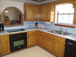 3rd image of 122 Armadillo Dr
