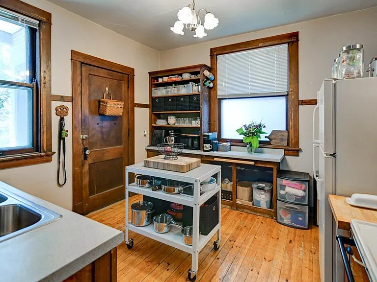 416 Castle Pl — Photo 1