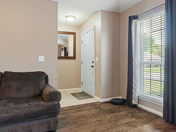 5th image of 404 Walker Way