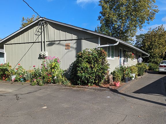 2nd image of 602 SE 14th Ave #1