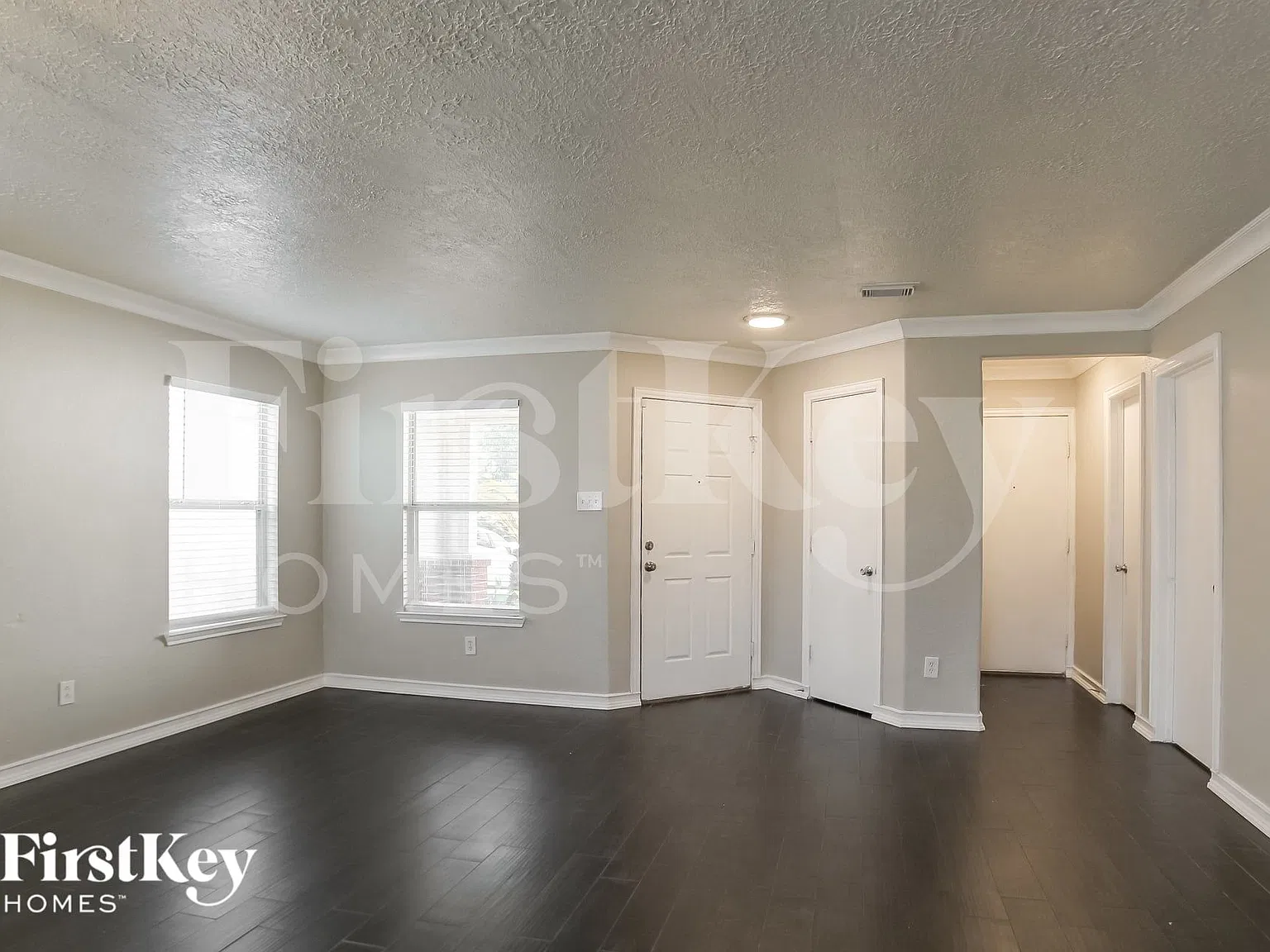 4 bed, 3.0 bath, 2460 sqft, $2,050 — Photo 3