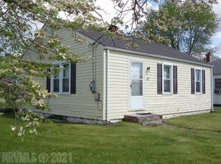 301 Franklin St, Narrows, VA 24124