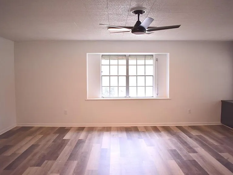 2628 Dupont St — Photo 13