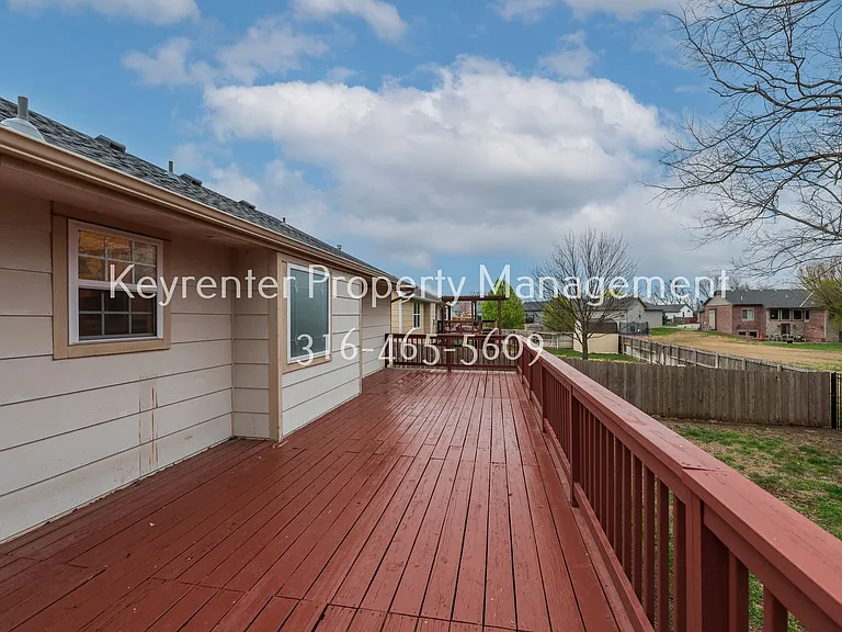 517 E Minneha Ave — Photo 5