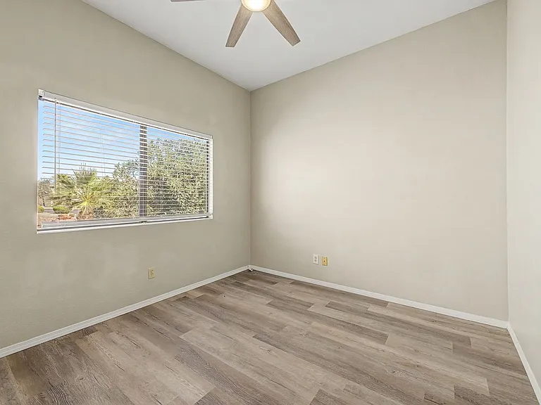 184 S Willow Creek St — Photo 25