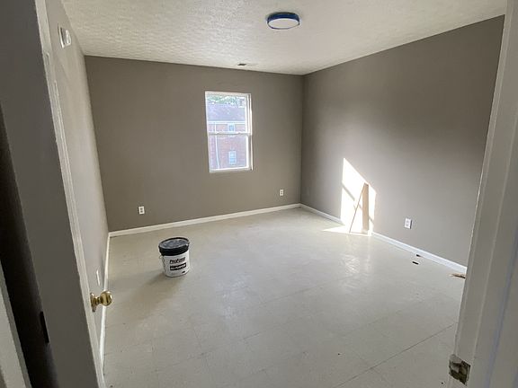 5th image of 979 Bryant Way