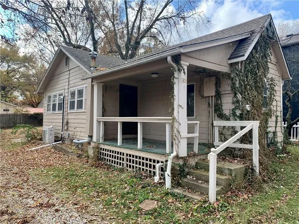 1305 W 21st St, Lawrence, KS 66046