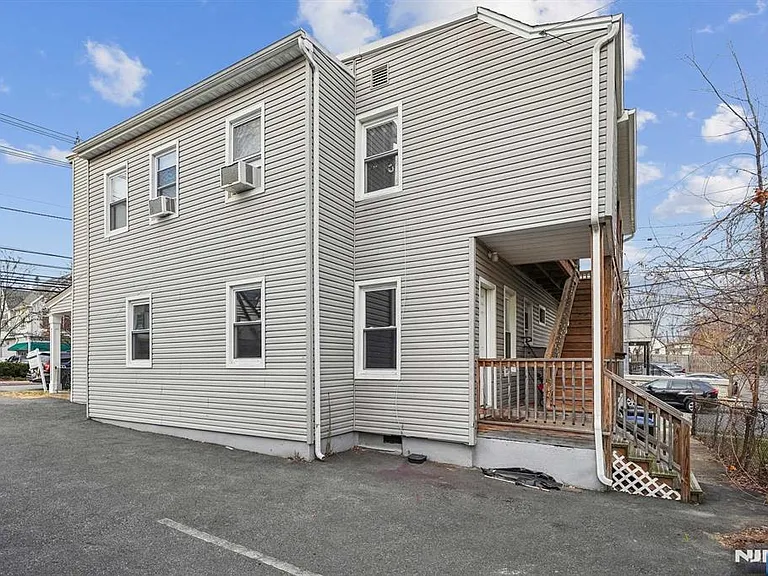 143 Valley Rd — Photo 15