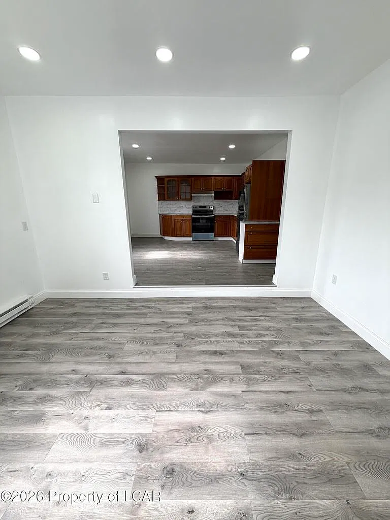 2 bed, 1.5 bath, 1200 sqft, $1,100 — Photo 3