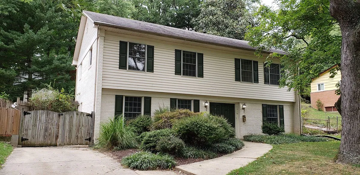 4 bed, 2.0 bath, 2200 sqft, $3,000 — Photo 1