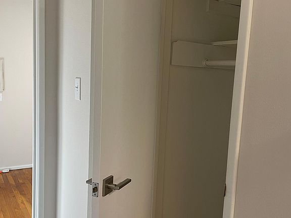 5th image of C4-5086 Waterman Ave