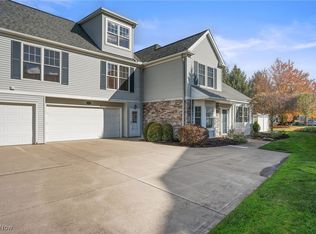 317 W Legend Ct #B, Highland Heights, OH 44143