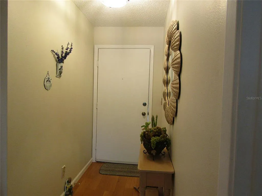 2 bed, 2.0 bath, 1165 sqft, $3,800 — Photo 2