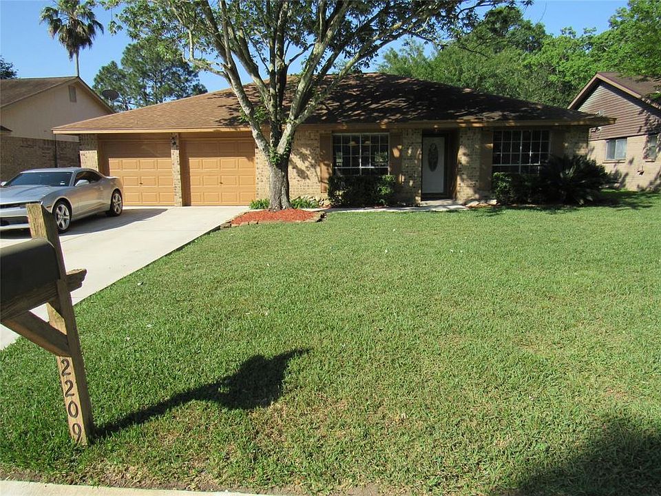 1st image of 2209 Colonial Ct N