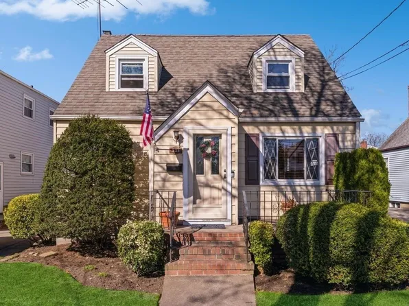 535 Stewart Avenue, New Hyde Park, NY 11040