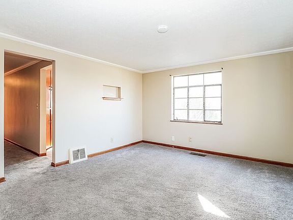 2nd image of 154 N Huron Ave