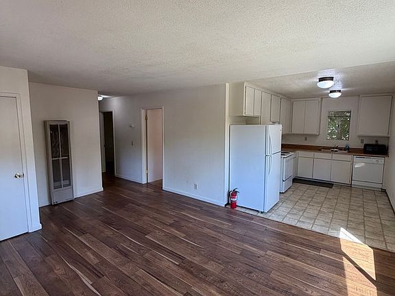3rd image of 1448 Warner St #B